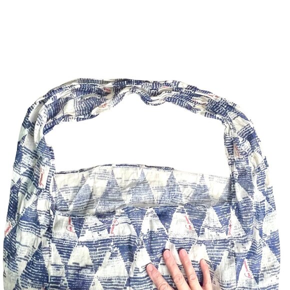 Free People Boho-Style Blue & White Linen Tote Bag w/ Geometric Triangle Print - Picture 4 of 10